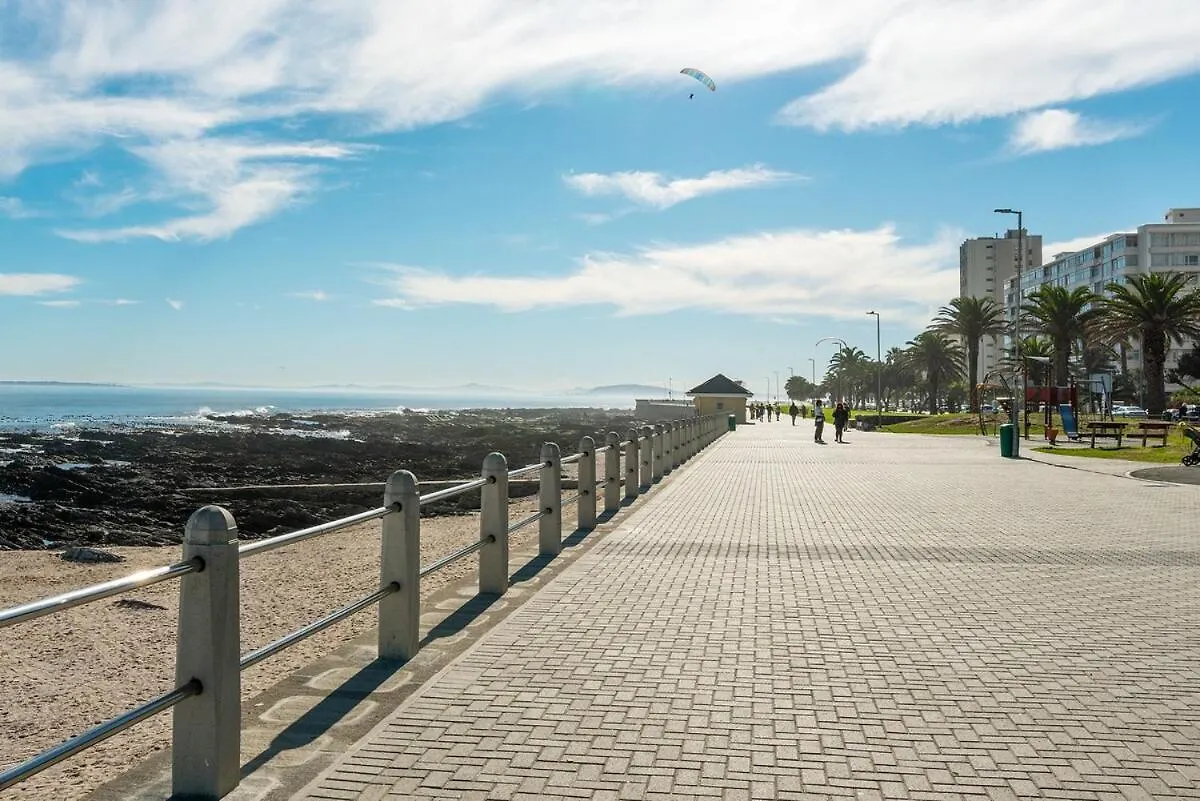 Stunning Brand New Apartment, Pool, Wifi, Secure Cape Town Apartment